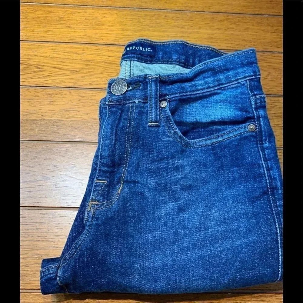 Rock & Republic Distressed Boot Leg Jeans J67